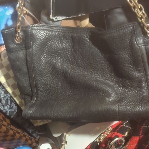 Tory Burch Black and Gold Shoulder Bag - Picture 2 of 4